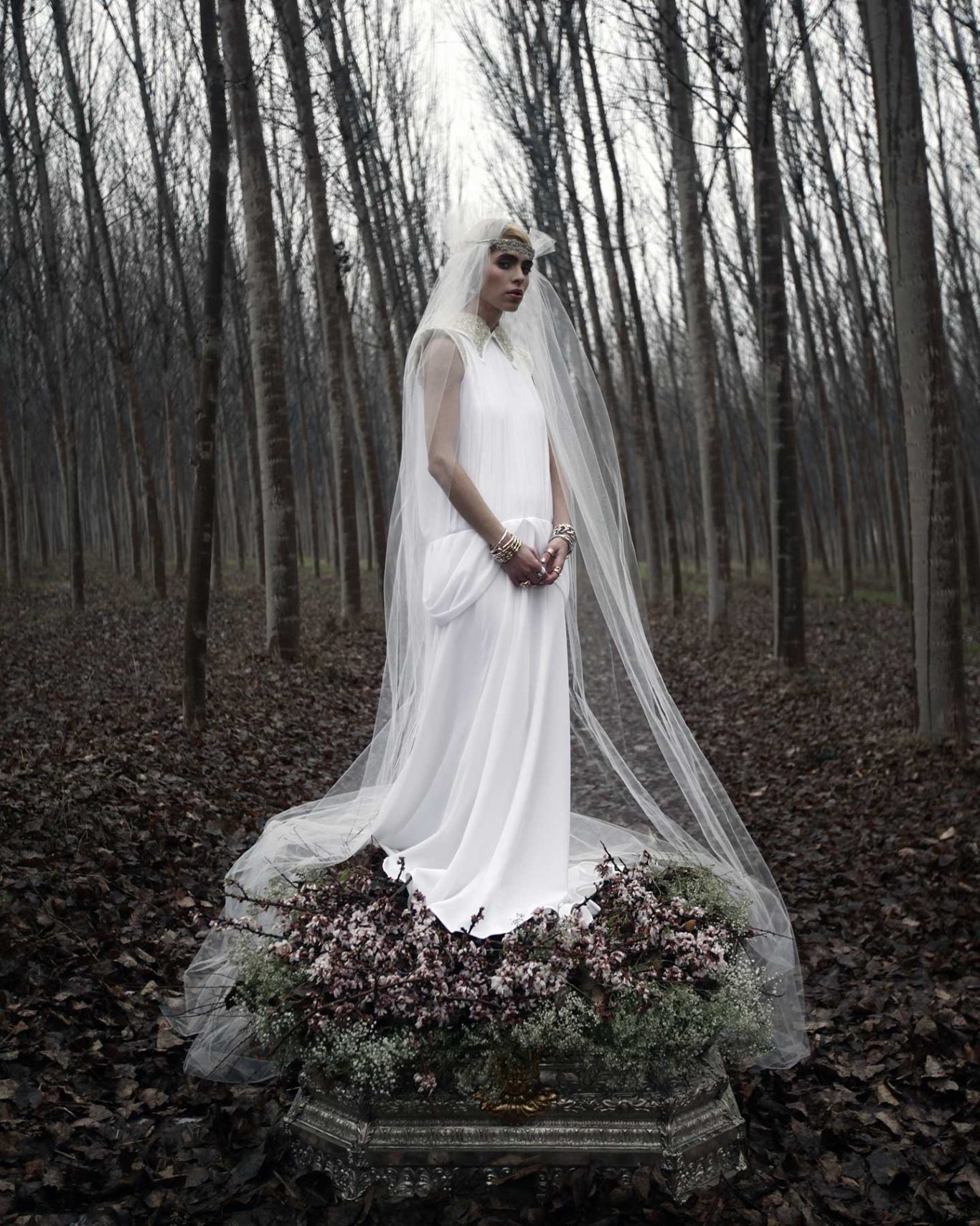 Minerva Portillo Minerva Portillo for Beatriz Peñalver’s bridal collection. Creative & art direction and photography by Raúl Rosillo.