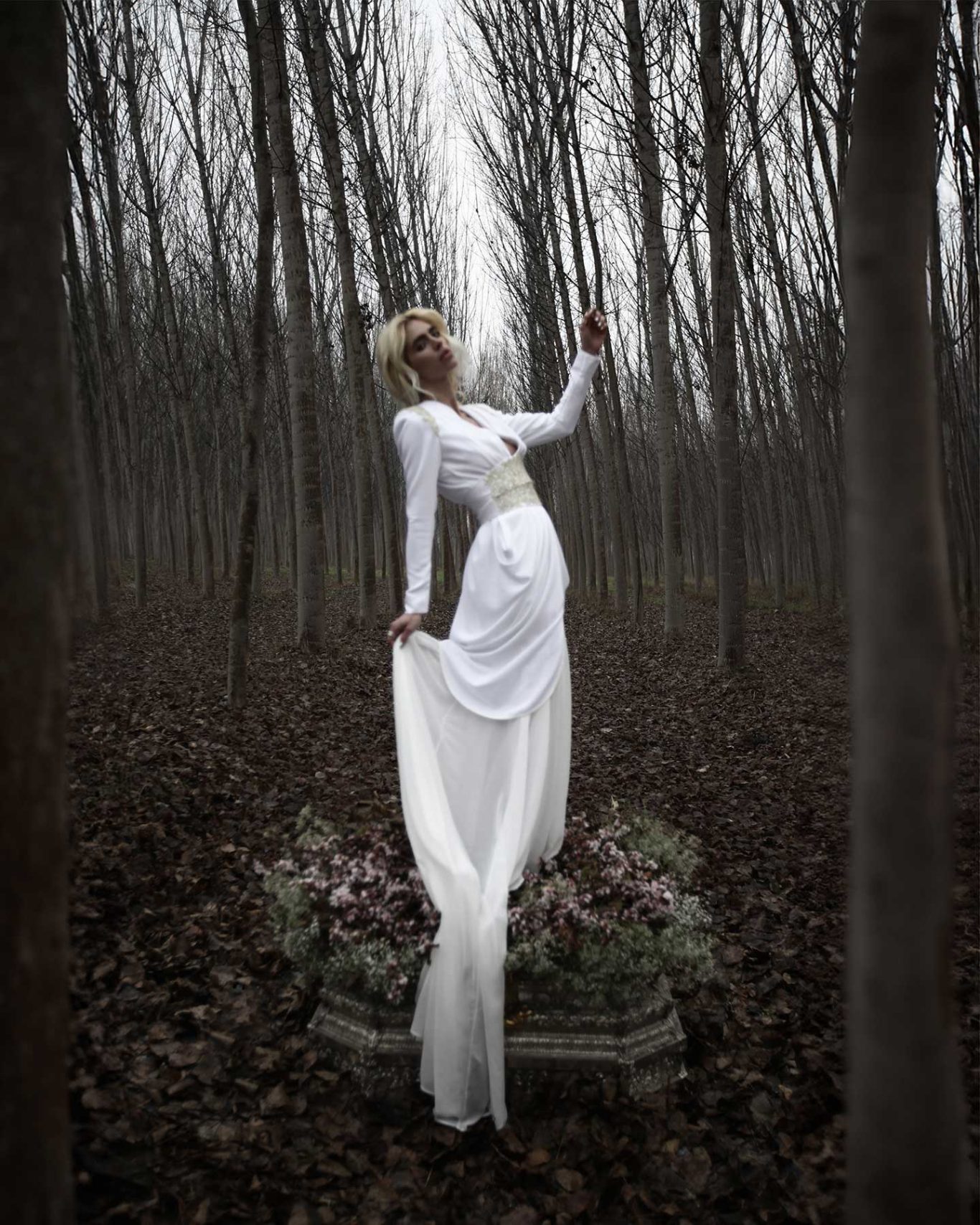 Minerva Portillo Minerva Portillo for Beatriz Peñalver’s bridal collection. Creative & art direction and photography by Raúl Rosillo.