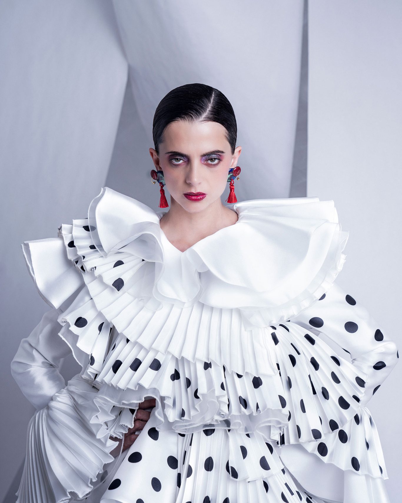 Macarena Gómez Fashion editorial for Chapelle Magazine featuring actress Macarena Gómez.
Creative direction, art direction and photography by Raúl Rosillo.