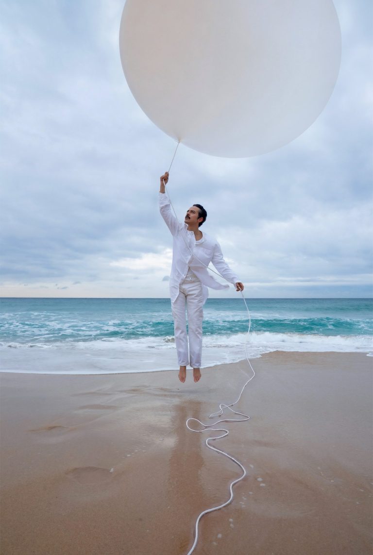Raúl Rosillo Raúl Rosillo, creative and visual director, portrayed on the beach holding a white balloon in a conceptual and artistic image
