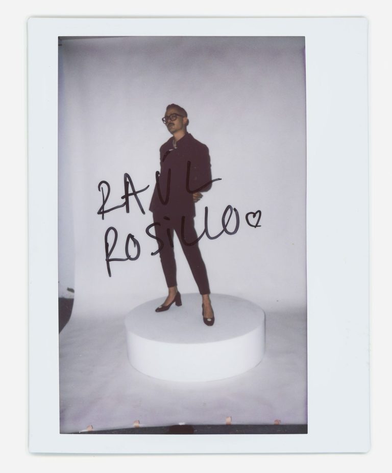 Raúl Rosillo Polaroid signed by Raúl Rosillo, portrait in a scenographic staging that explores identity, presence and its own visual language.
