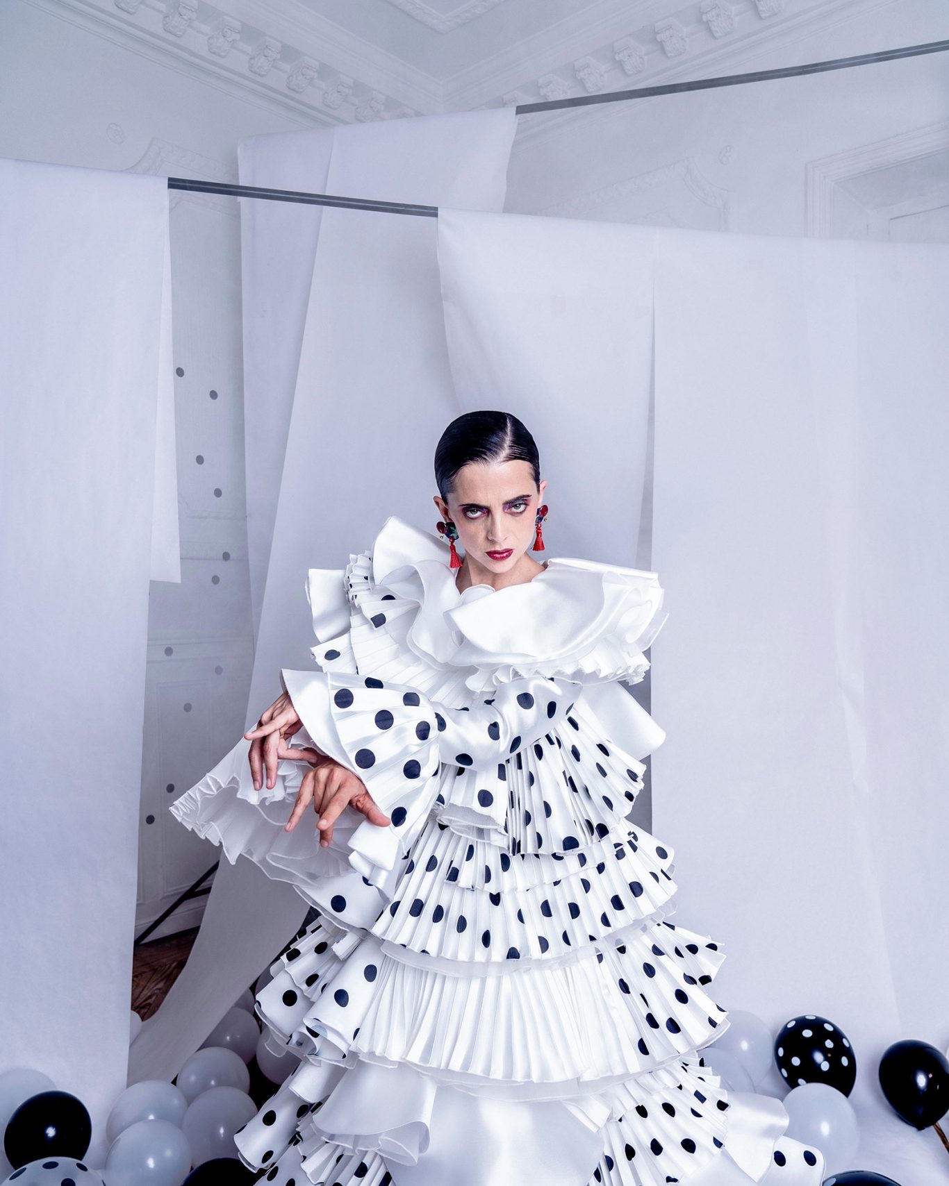 Macarena Gómez Fashion editorial for Chapelle Magazine featuring actress Macarena Gómez.
Creative direction, art direction and photography by Raúl Rosillo.