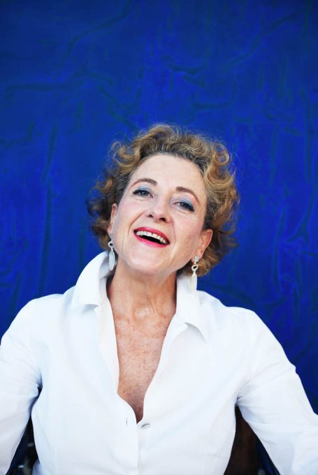 Portrait of gallerist Magda Bellotti photographed by Raúl Rosillo