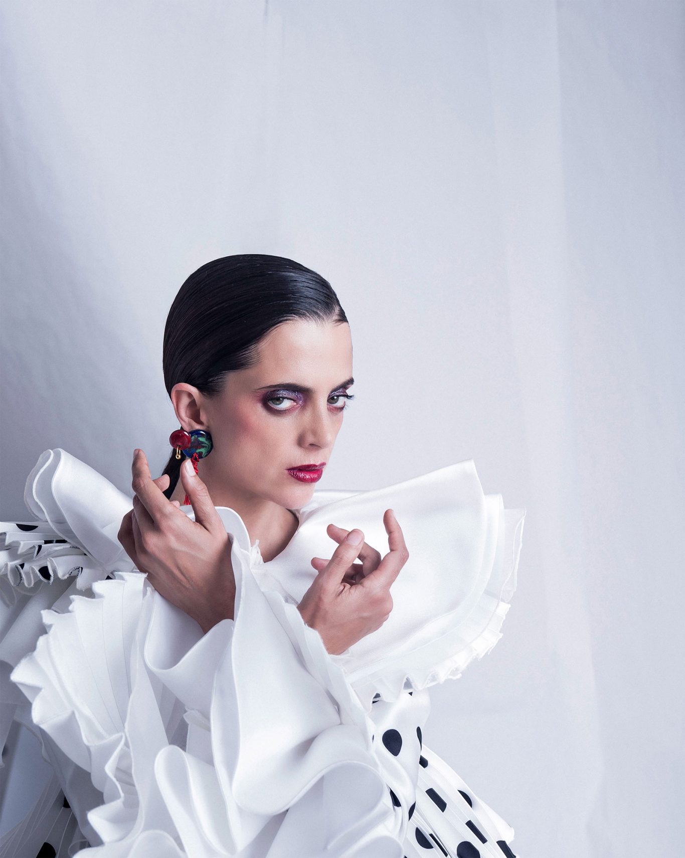 Macarena Gómez Fashion editorial for Chapelle Magazine featuring actress Macarena Gómez.
Creative direction, art direction and photography by Raúl Rosillo.