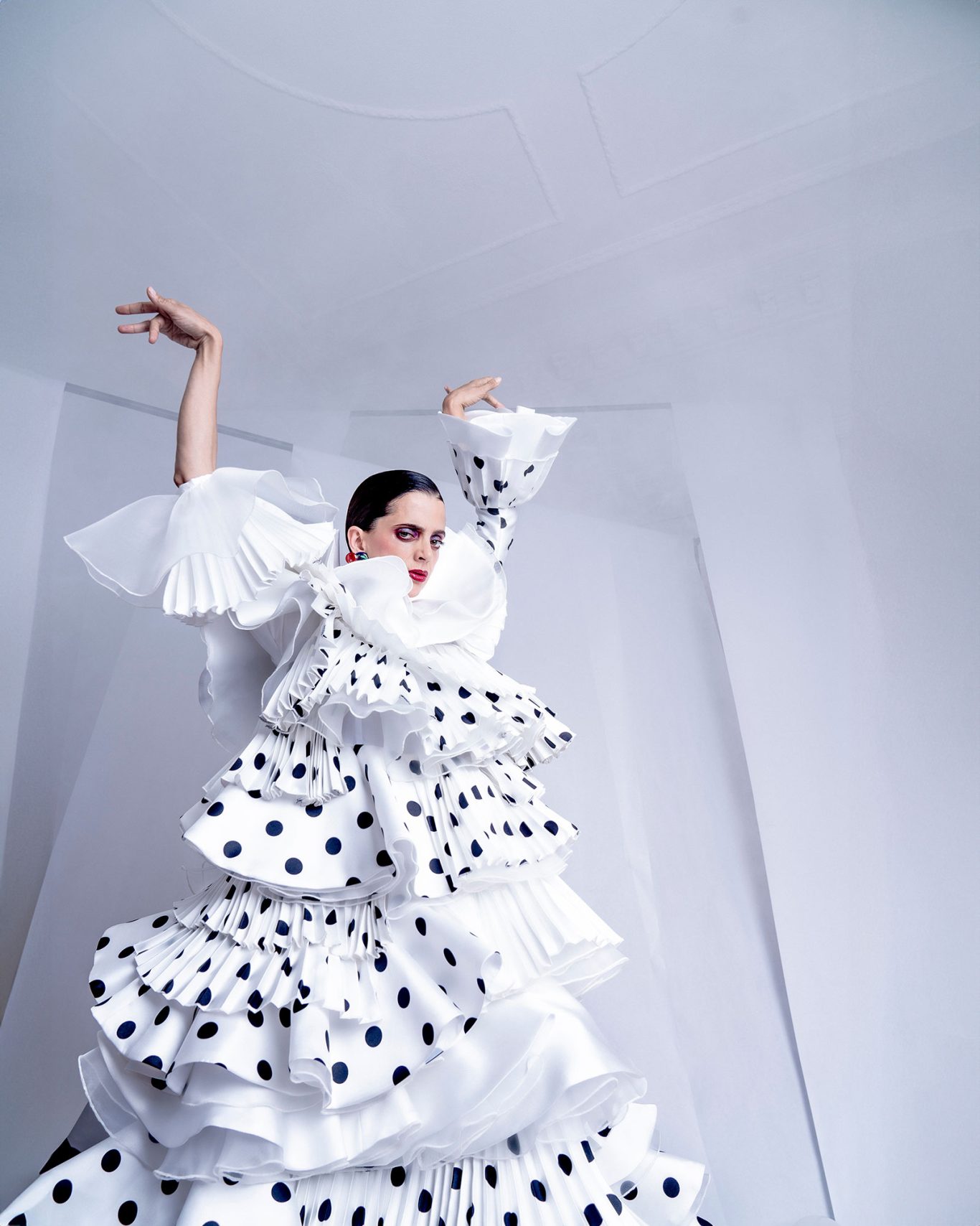 Macarena Gómez Fashion editorial for Chapelle Magazine featuring actress Macarena Gómez.
Creative direction, art direction and photography by Raúl Rosillo.