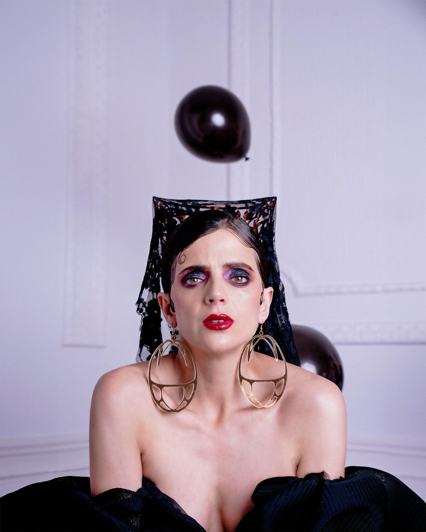 Macarena Gómez Fashion editorial for Chapelle Magazine featuring actress Macarena Gómez.
Creative direction, art direction and photography by Raúl Rosillo.