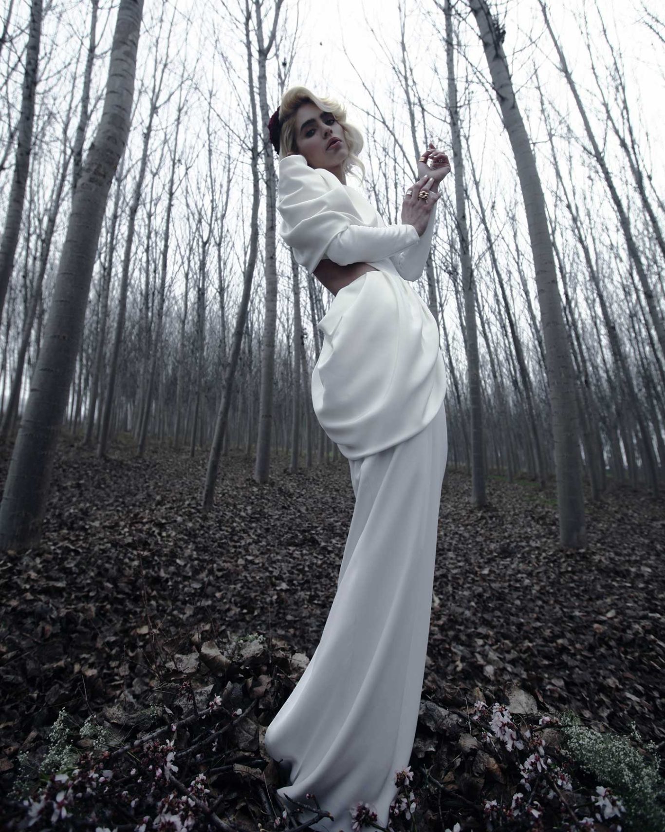 Minerva Portillo Minerva Portillo for Beatriz Peñalver’s bridal collection. Creative & art direction and photography by Raúl Rosillo.