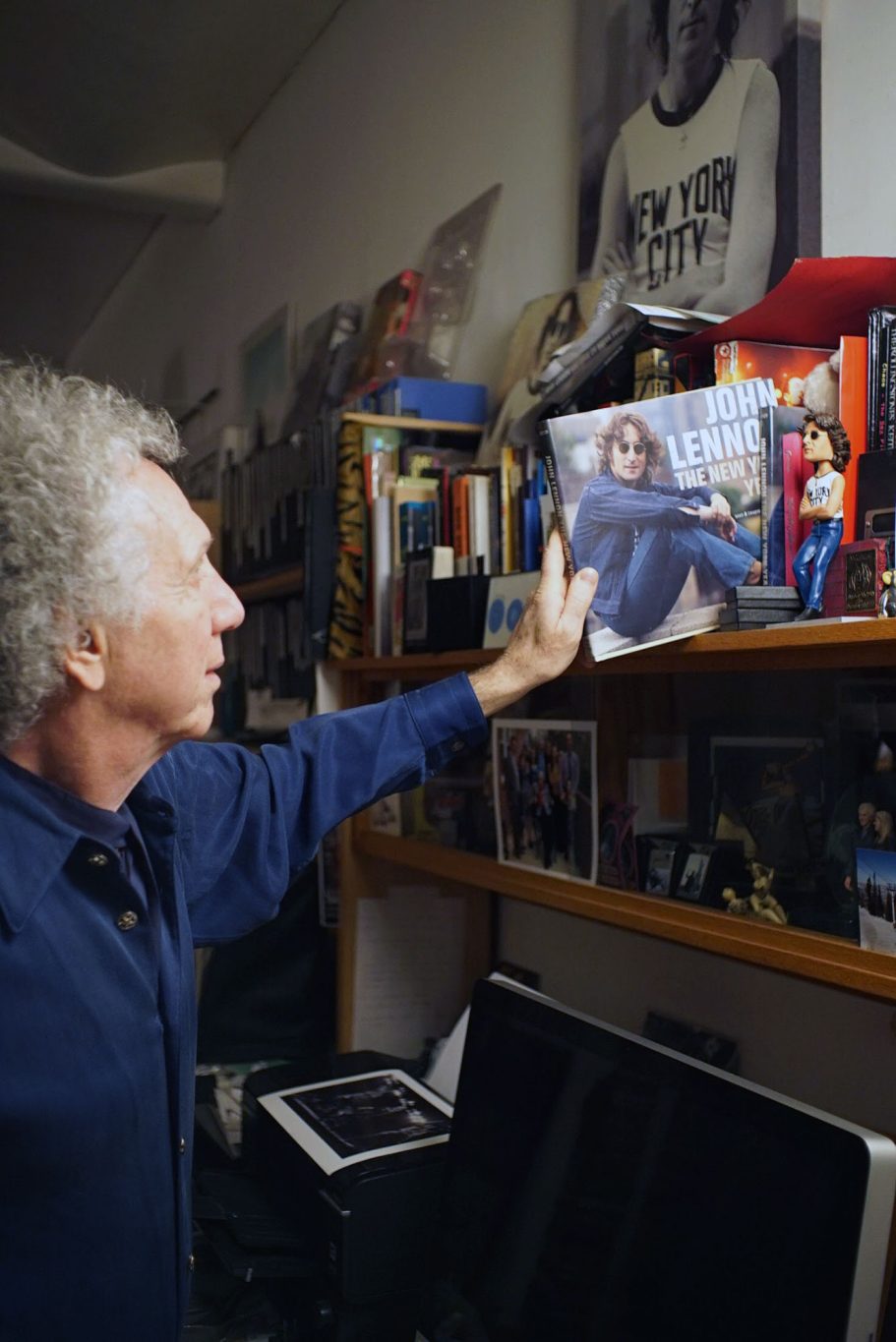 Bob Gruen Portrait of photographer Bob Gruen in his New York studio, photographed by Raúl Rosillo