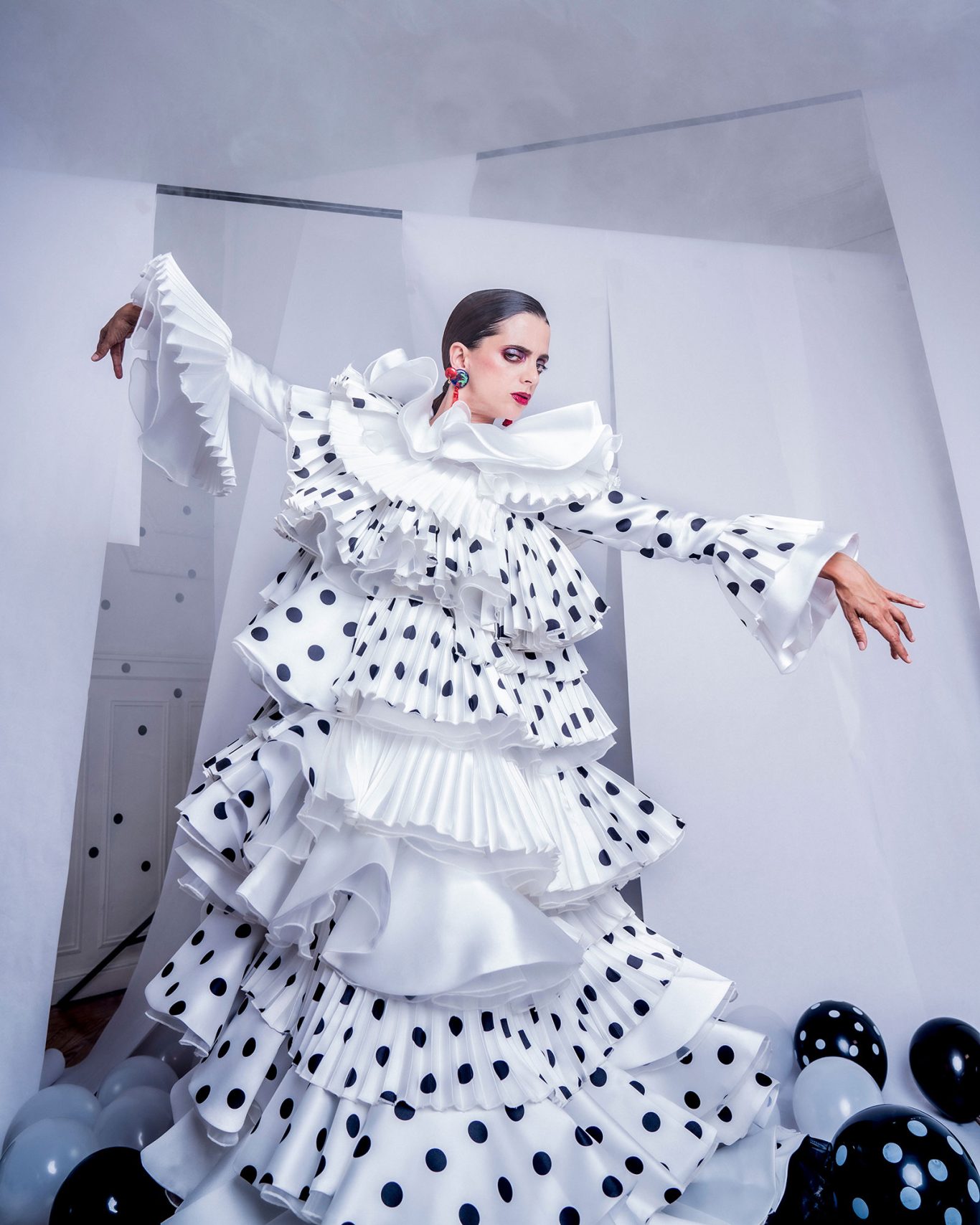 Macarena Gómez Fashion editorial for Chapelle Magazine featuring actress Macarena Gómez.
Creative direction, art direction and photography by Raúl Rosillo.