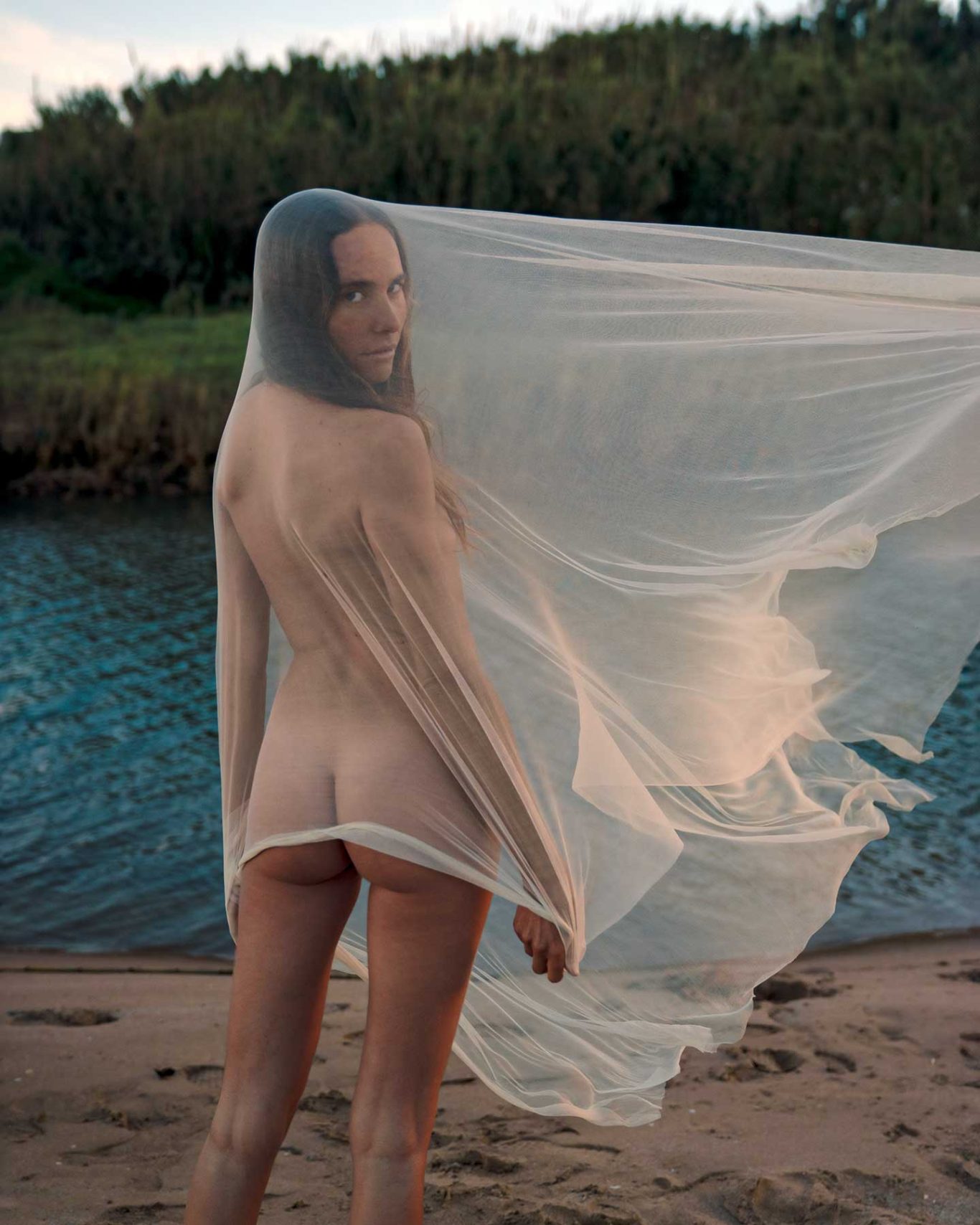 Brisa Singer and model Brisa Fenoy in an editorial portrait for Río Pícaro, photographed at sunset on Getares Beach, Algeciras. By Raúl Rosillo.